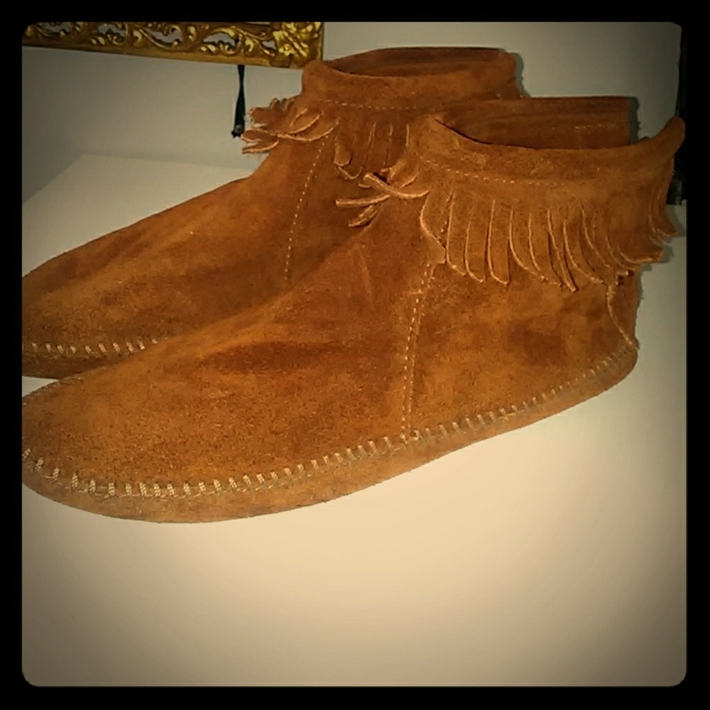 Minnetonka soft sole suede moccasin ankle boots 7